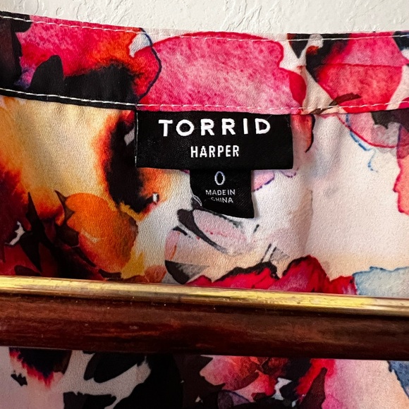 Torrid Multicolor Floral Blouse 0 - Picture 3 of 5